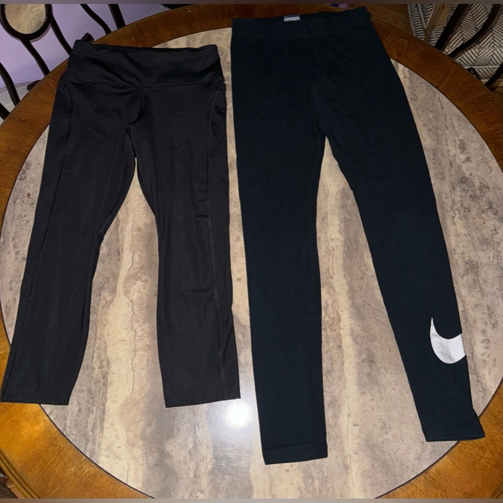 2 Nike small black leggings